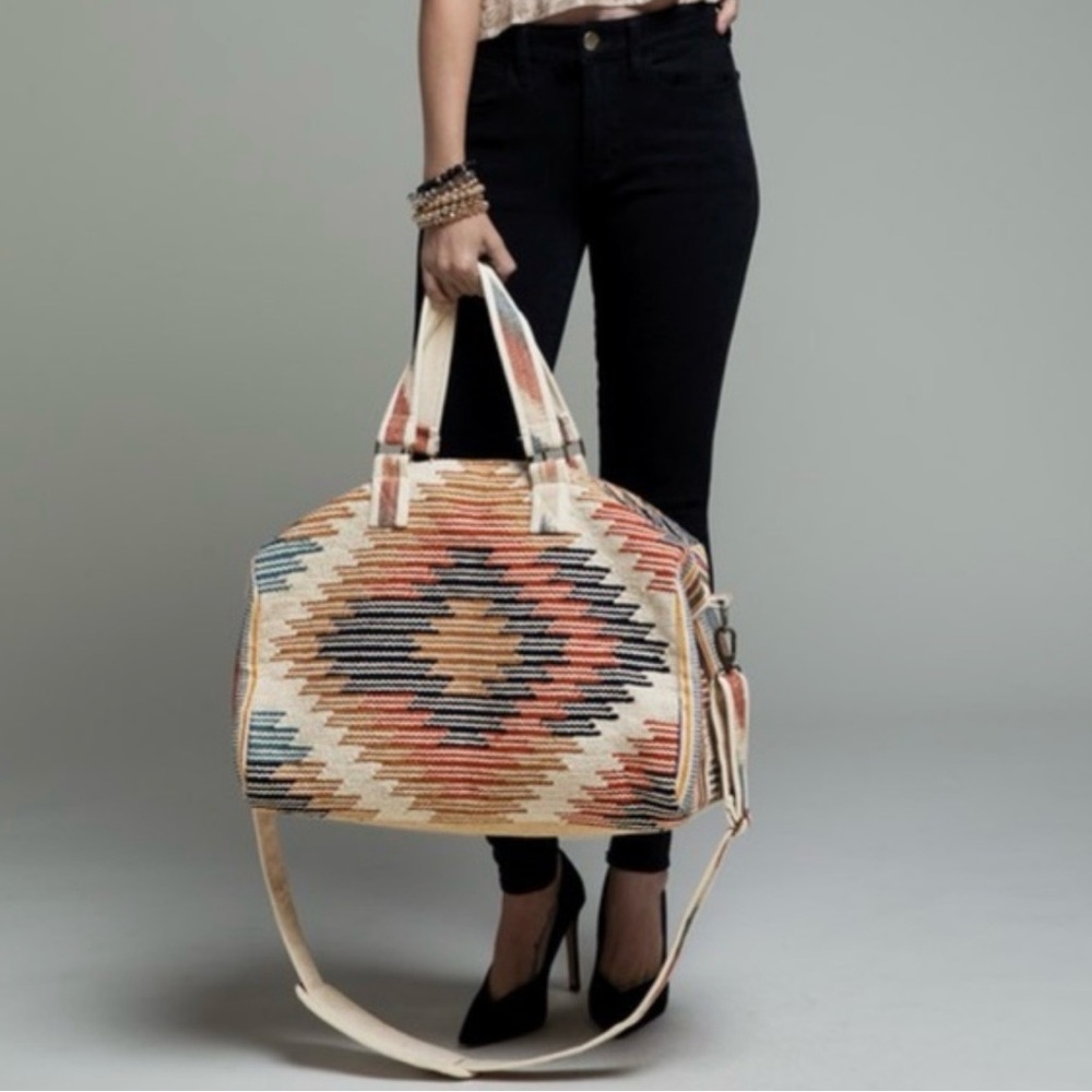 NWOT Stylish Multicolor Aztec Patterned Tapestry Overnight Bag - Picture 6 of 7